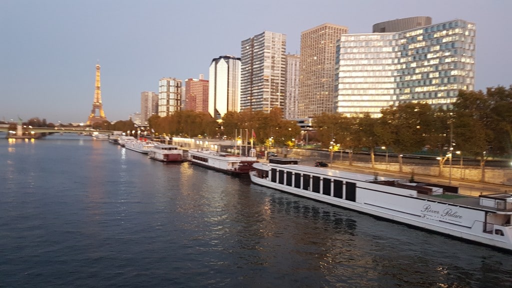 Liberty Trans VTC Taxi moto Paris Pont de Bir-Hakeim