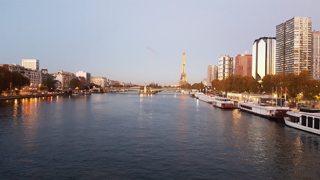 Liberty Trans VTC Taxi moto Pont de Bir Hakeim Paris 75015