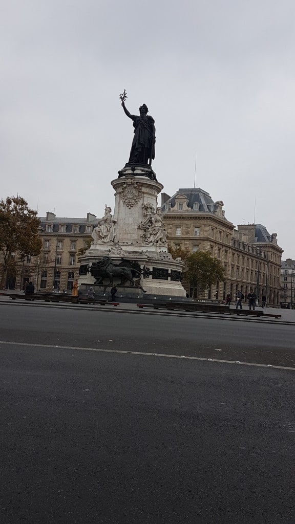 Liberty Trans VTC Taxis motos Place de la Republique 75010 Paris