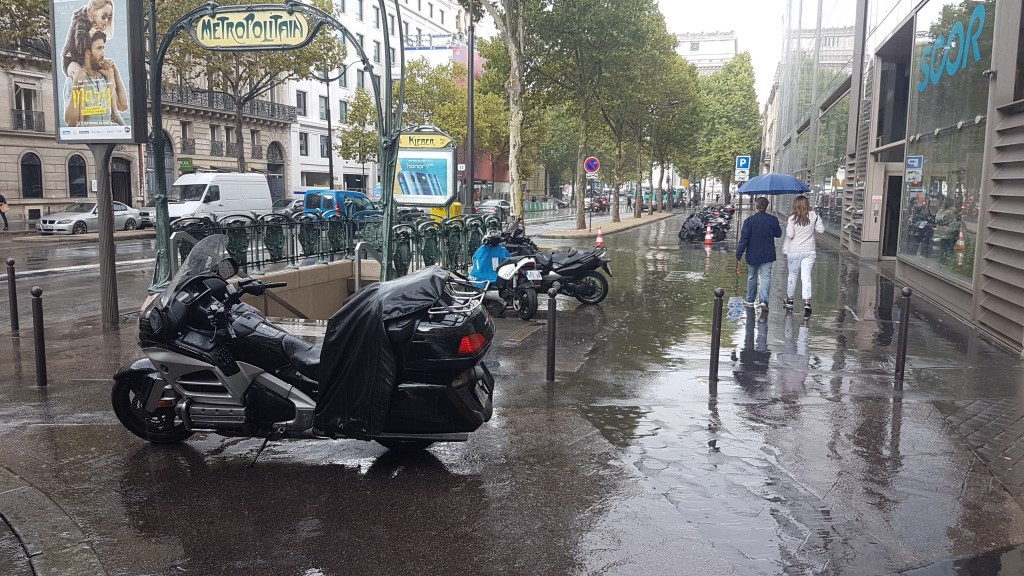 Liberty taxis motos Avenue Kleber 75116 Paris